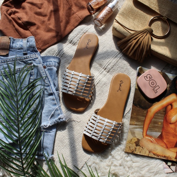 Shoes - 🚨//The Isla// White caged Sandal